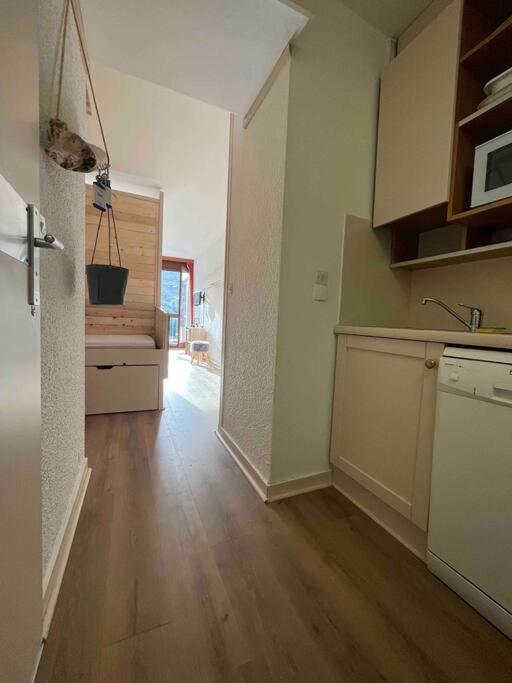 Au Pied Des Pistes - *