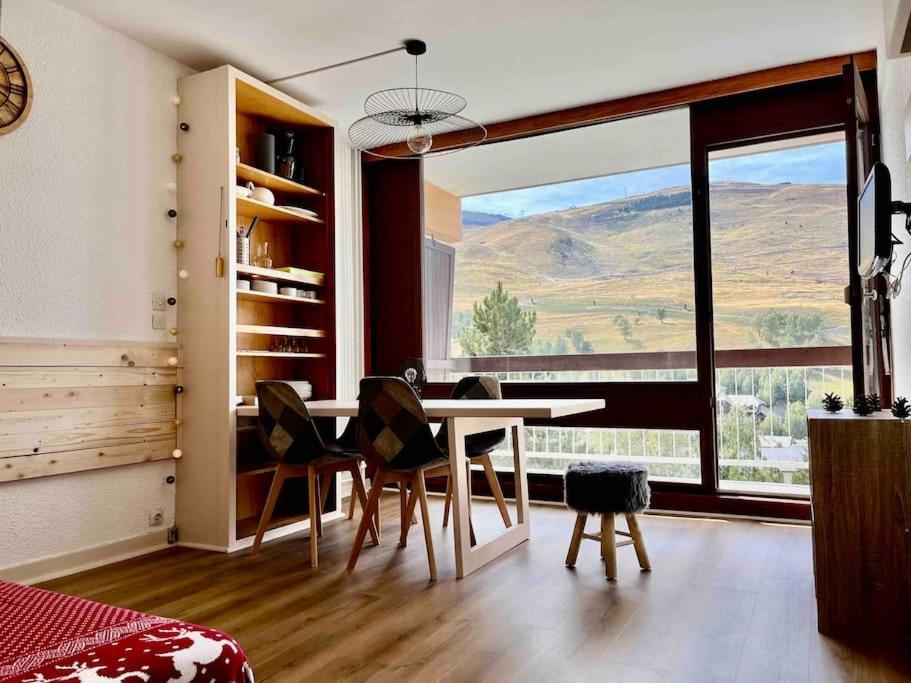 Au Pied Des Pistes - *